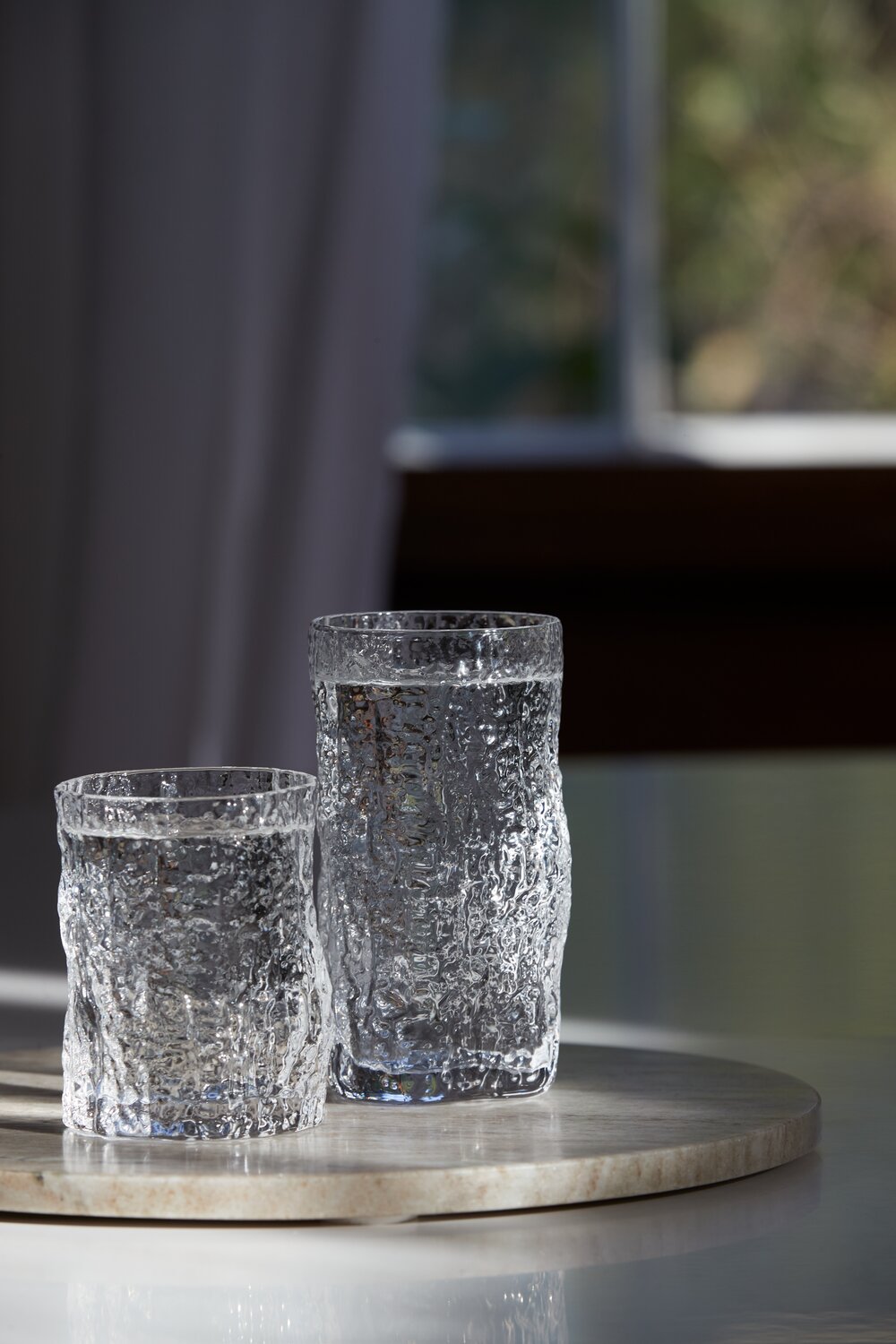 Rundt skærebræt, beige marmor - Ø:30 cm.